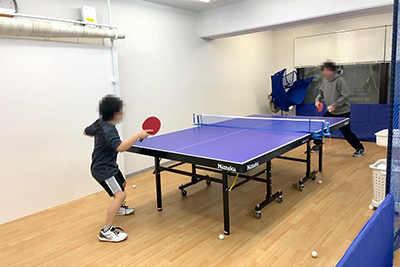 Enjoy table tennis with Shibakoen Takkyujyo Plus.