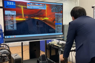 Zwift+スマートバイクを体験できる東京都港区のレンタルZwiftスマートバイク施設。Zwift+スマートバイクはインドアサイクリングを楽しくするインターネット接続アプリです。Zwift+スマートバイクバーチャルサイクリングコースでのレース参加やトレーニングを楽しめます。